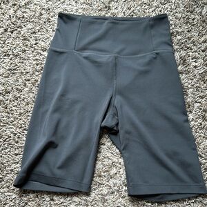 Like New Girlfriend Collective Moon Float Seamless Bike Short M